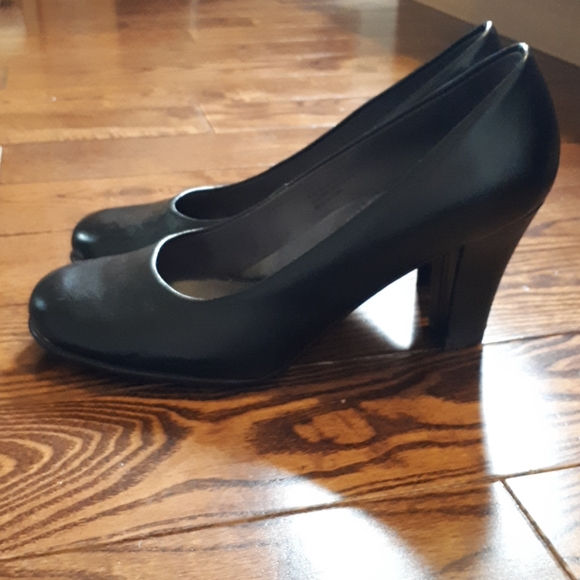 Aerosoles Comfort Heels - Picture 2 of 8